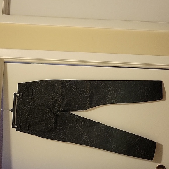 NWT: BOLD elements Cut to Curve Skinny Jeans - Picture 6 of 15